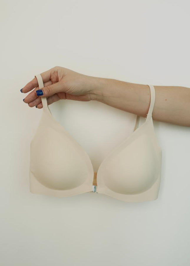 Bra sin costuras 04: tiras ajustables y broche imantado