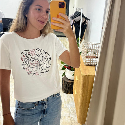 T-shirt: "Magic Brain"